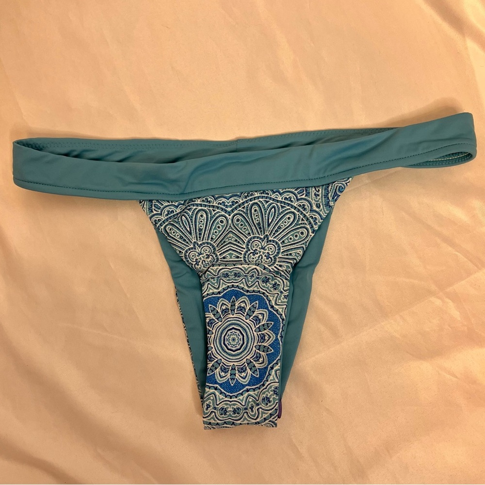 B. Swim Plumeria Brazilian Bikini Bottom Koloa Medallion Print, size XS NWOT